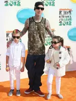 travis-barker-2012-kids-choice-awards-02.webp